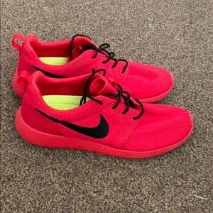 Nike red Roshe